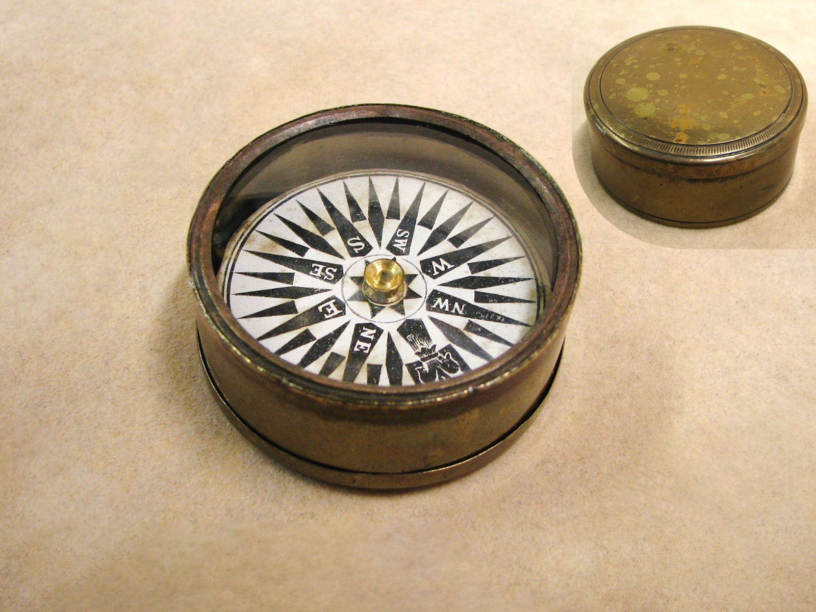 Victorian brass cased travellers compass circa 1860 